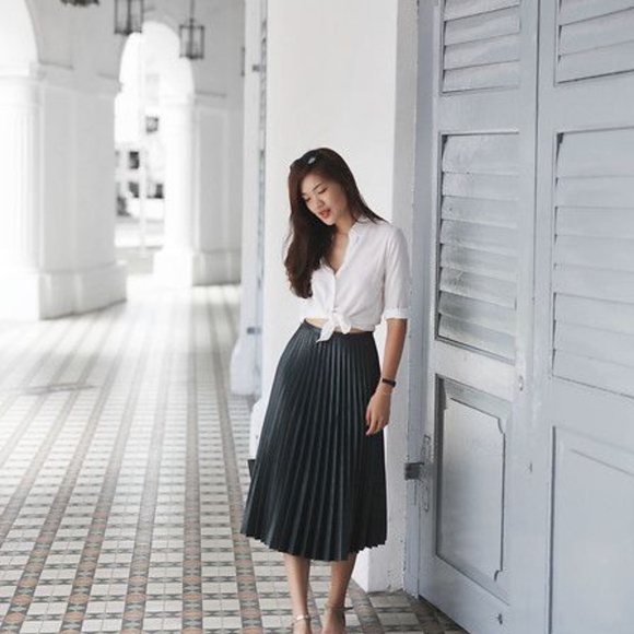 UNIQLO CHIFFON KNIFE PLEAT SEMI-SHEER MIDI SKIRT - NO PANTS LOOK - Picture 11 of 12